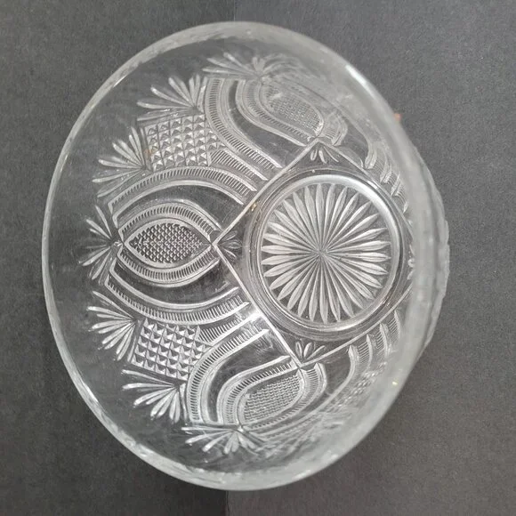 Vintage Clear Glass Bowl With Intricate Cut Design 7" Diameter 4.5" Height Home - Picture 4 of 8